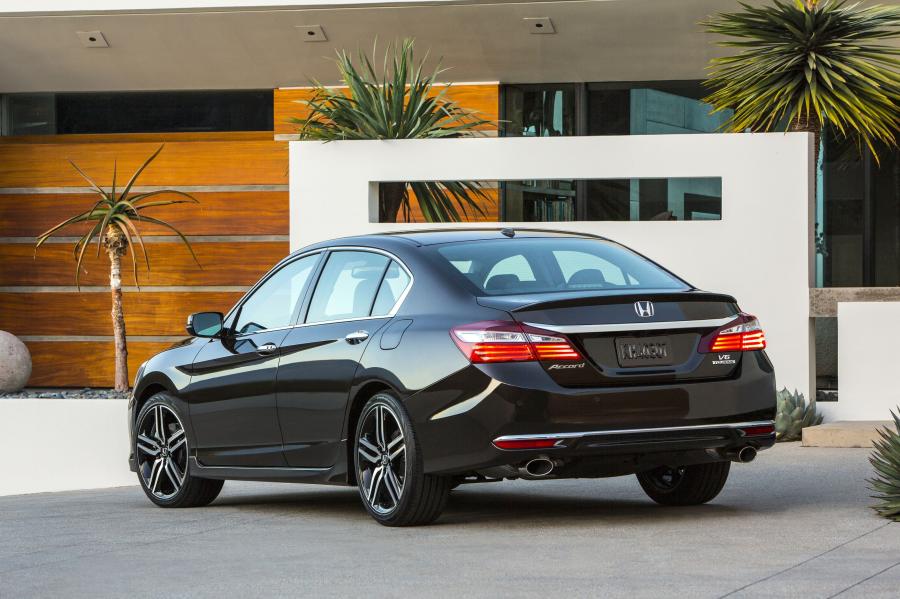  Honda Accord Touring 2016 года  (US) (фото 2 из 33)